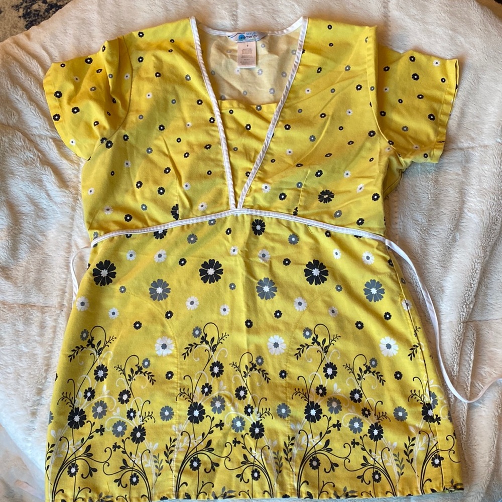 Tie back scrub top